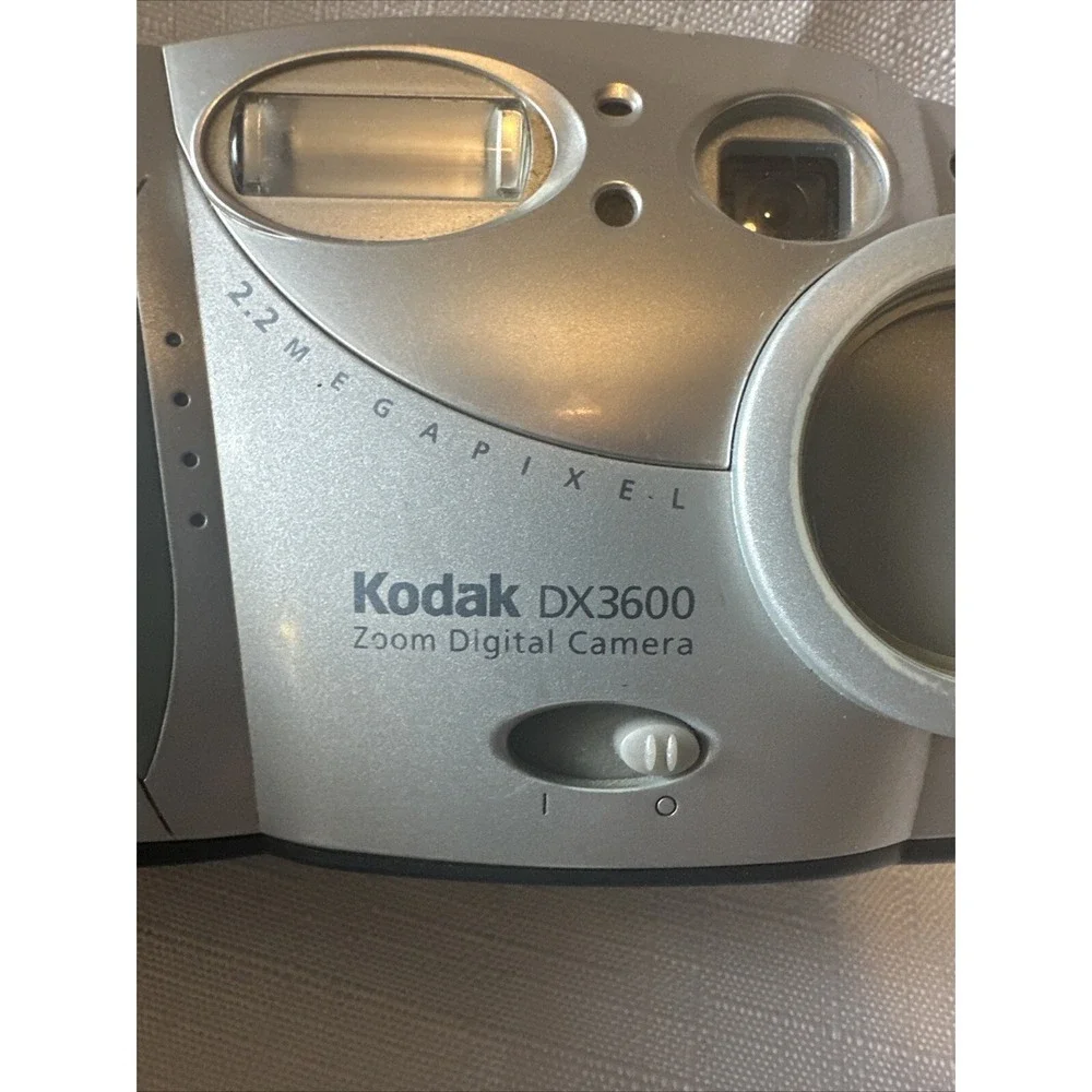Kodak EasyShare DX3600 2.2MP Digital Camera - Silver Untested. No‎ battery